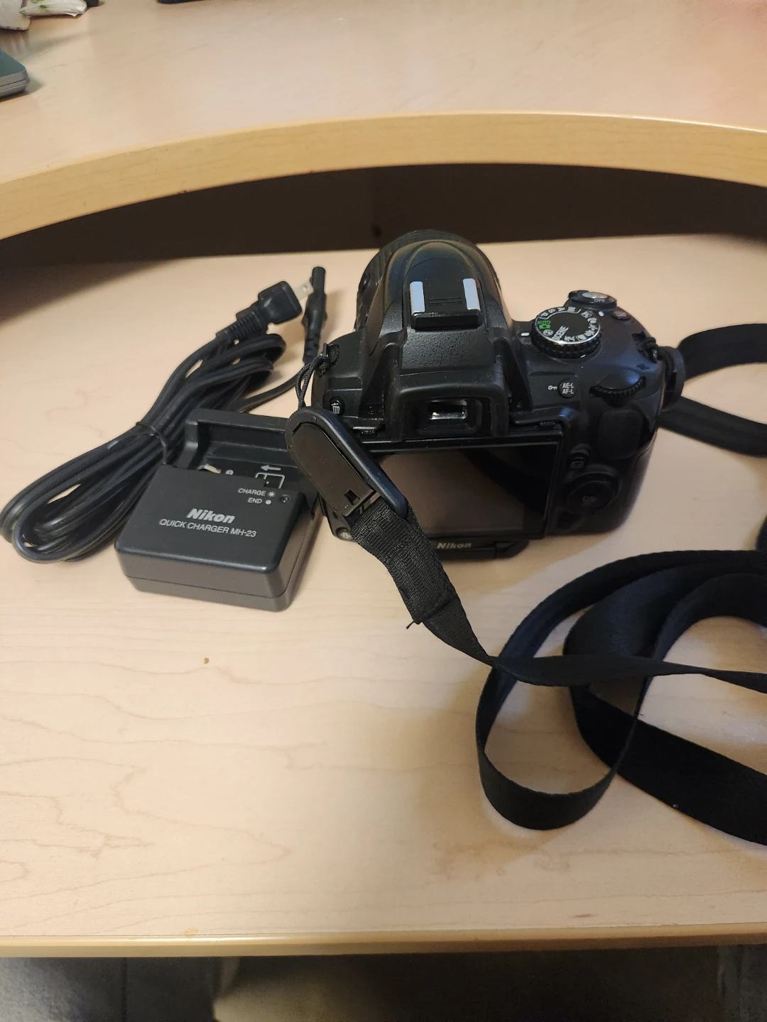 Nikon D5000 Digital SLR Camera with Lens and Charger - photo 2