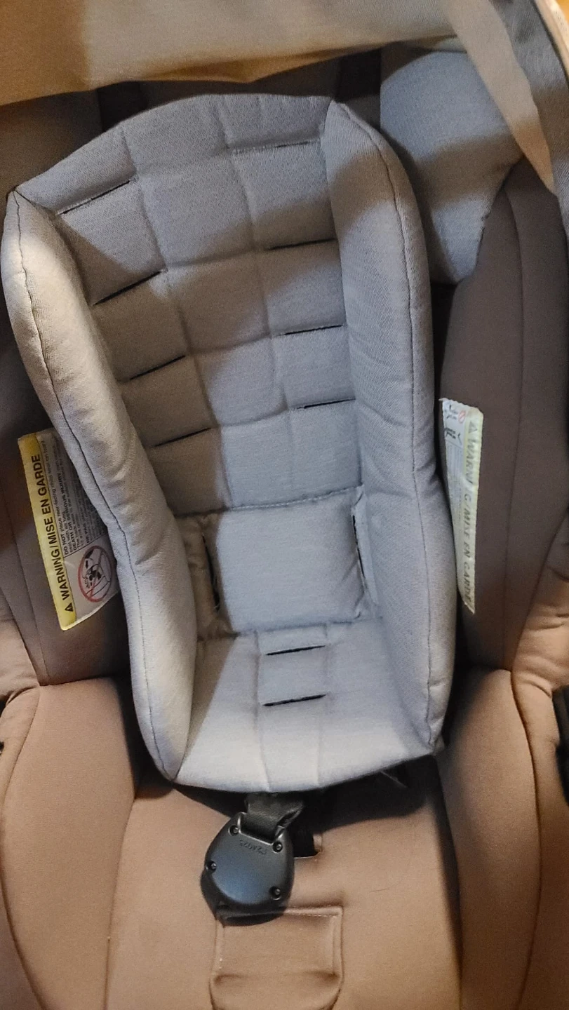 Evenflo Infant Car Seat with Comfort Insert - photo 2