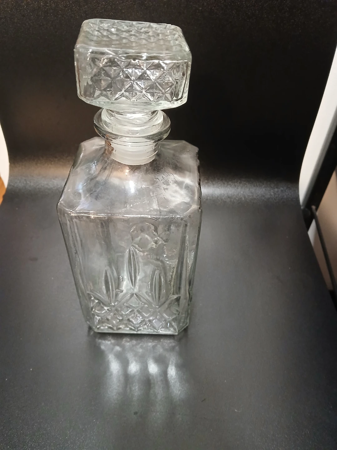 Glass Decanter with Stopper