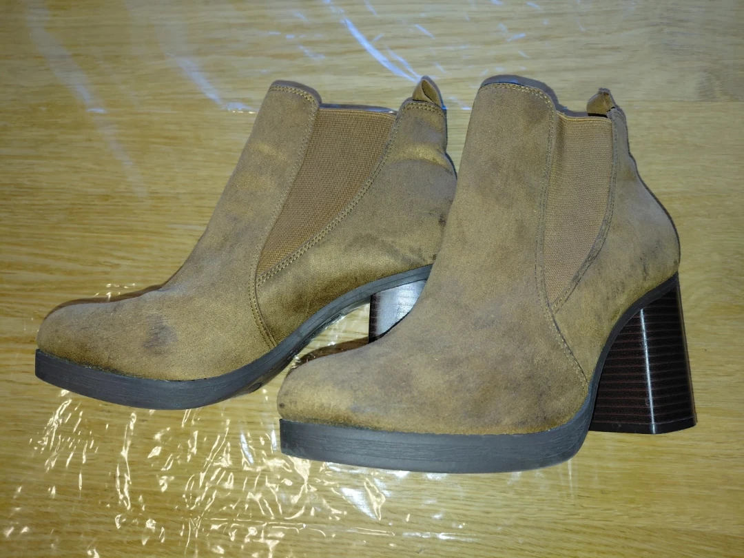 FREE! Brown Suede Chelsea Boots sizwe 8US