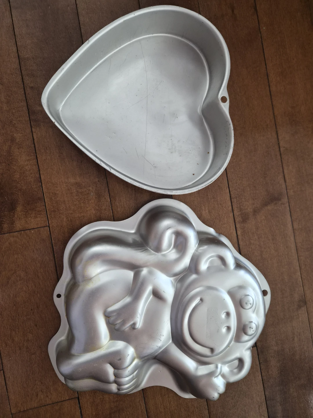 Monkey and Heart Cake Pan Set