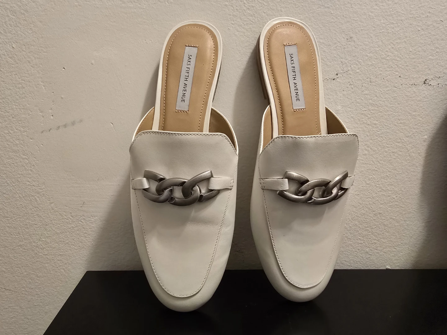 Saks Fifth Avenue White Chain Detail Mule Flats