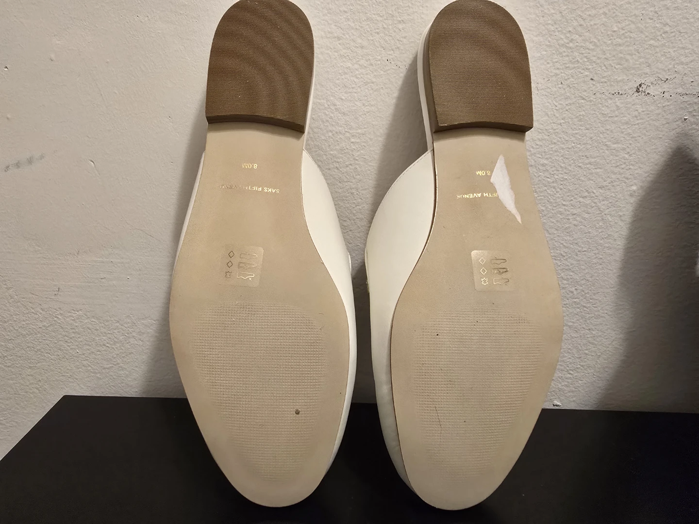 Saks Fifth Avenue White Chain Detail Mule Flats - photo 2