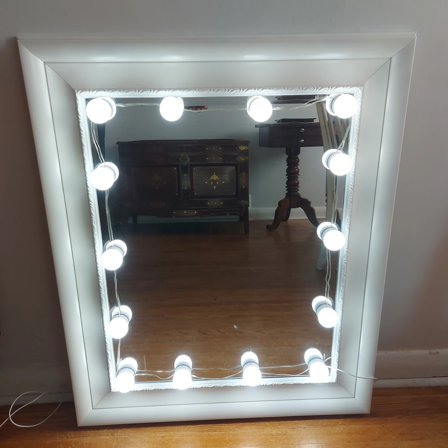 Big Hollywood Vanity Mirror with Remote Controlled Lights - photo 3