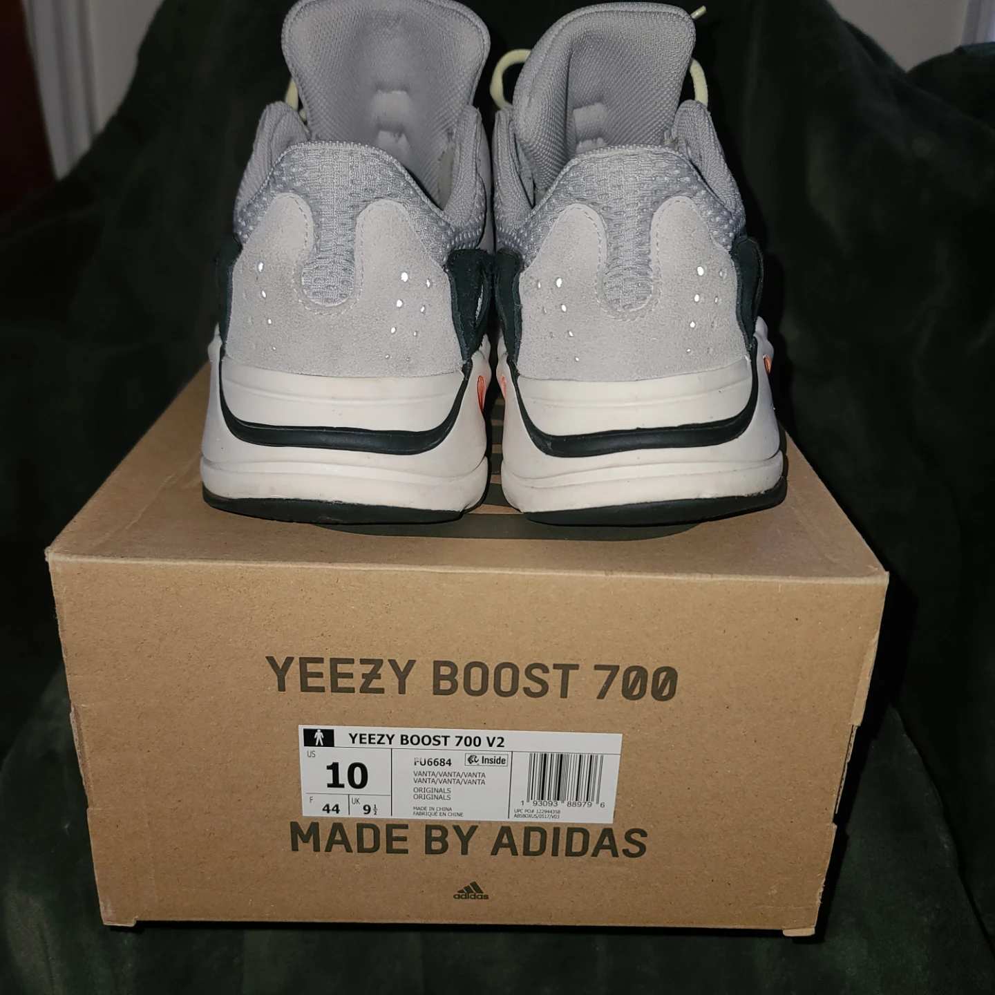 Adidas Yeezy Boost 700 V2 Vanta SZ 10 - photo 3