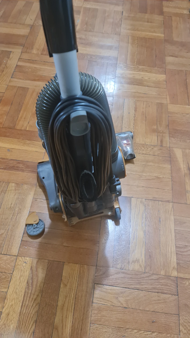 Eureka Multicyclonic Vacuum Cleaner - photo 4