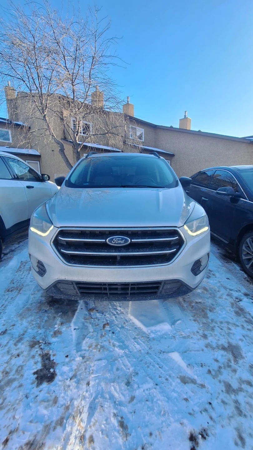 This Ford Escape SE 2018 is a reliable and well-maintained