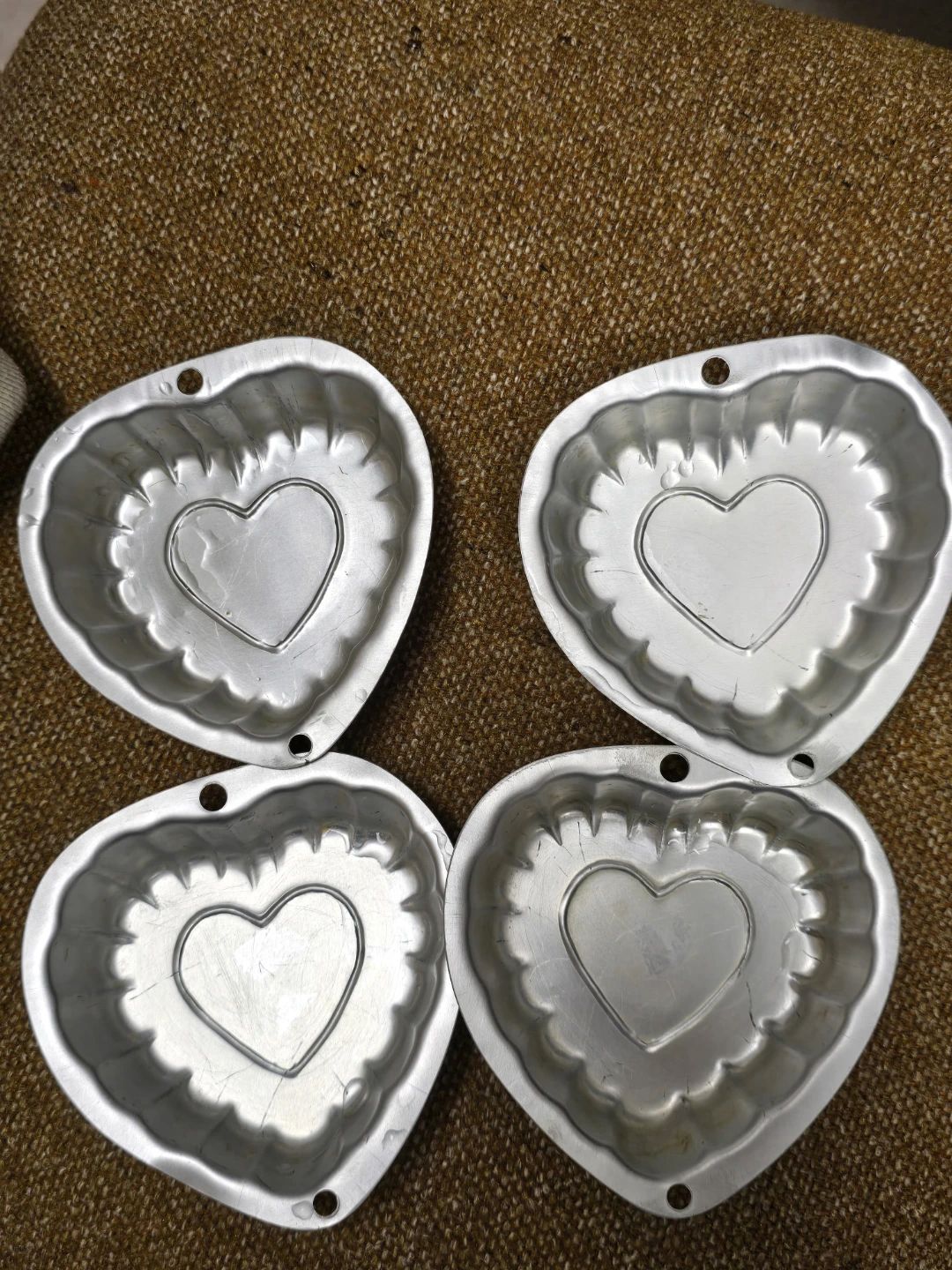 Set of 4 Heart-Shaped Baking Molds