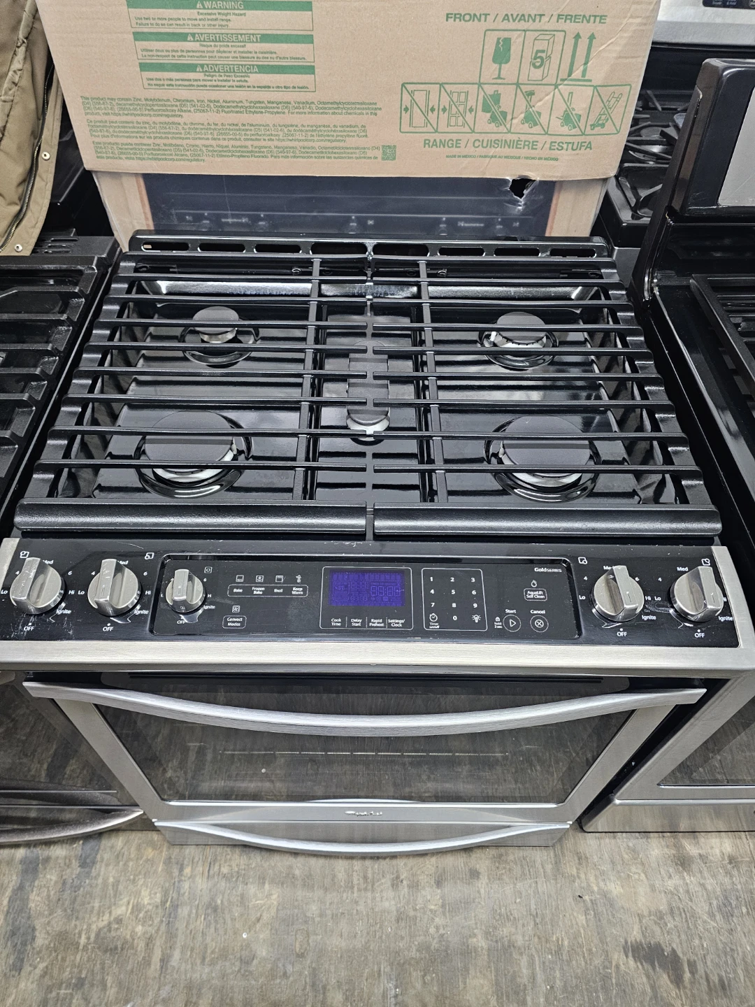 Whirlpool 30in Stainless steel gas stove - photo 2