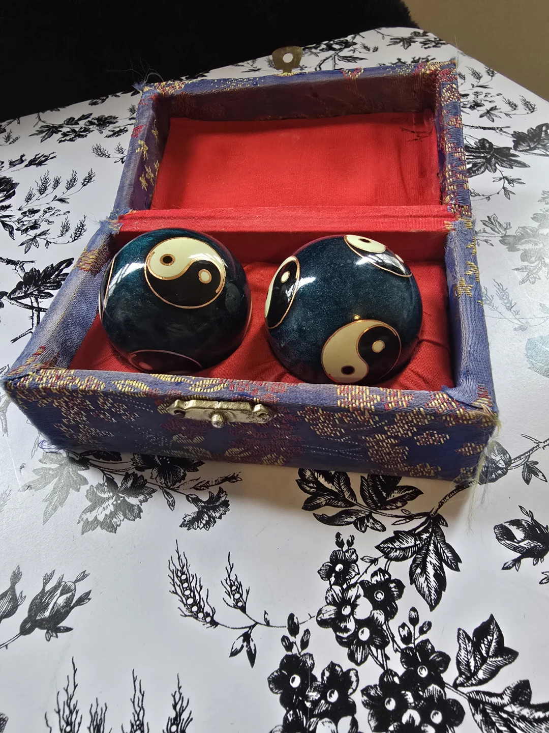Vintage Chinese Musical Metal Baoding Balls Yin Yang Design Case