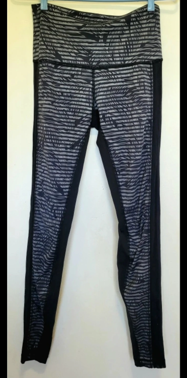 Lululemon - Black & Grey Patterned Leggings - Size 6