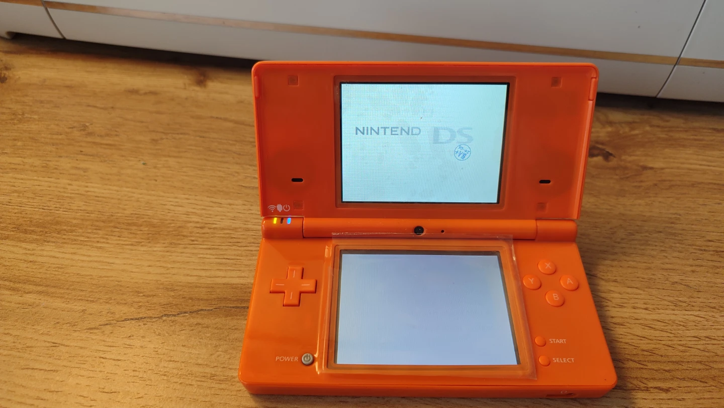 Nintendo DSi Orange - photo 2