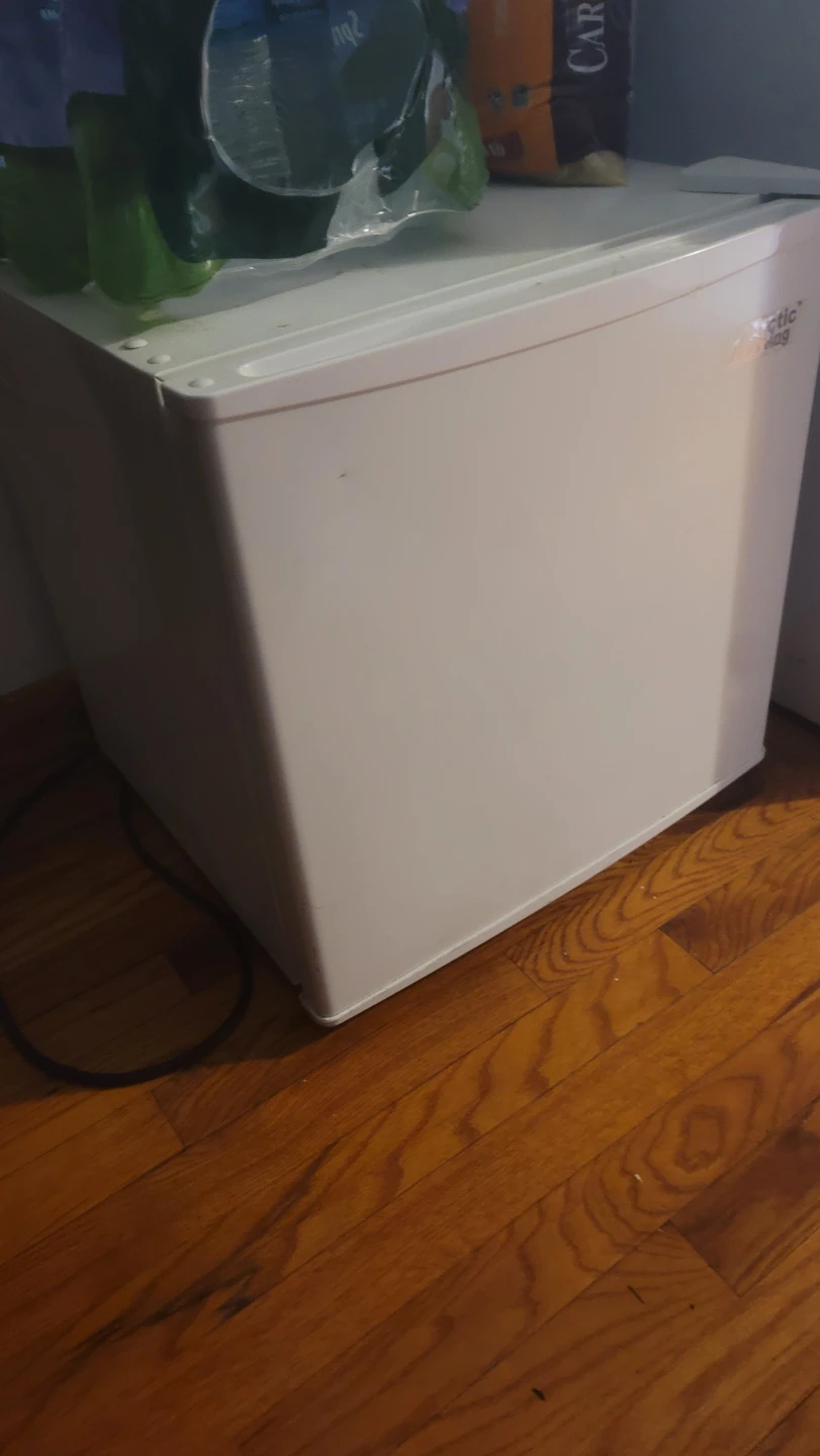 Arctic King Mini Fridge - photo 2