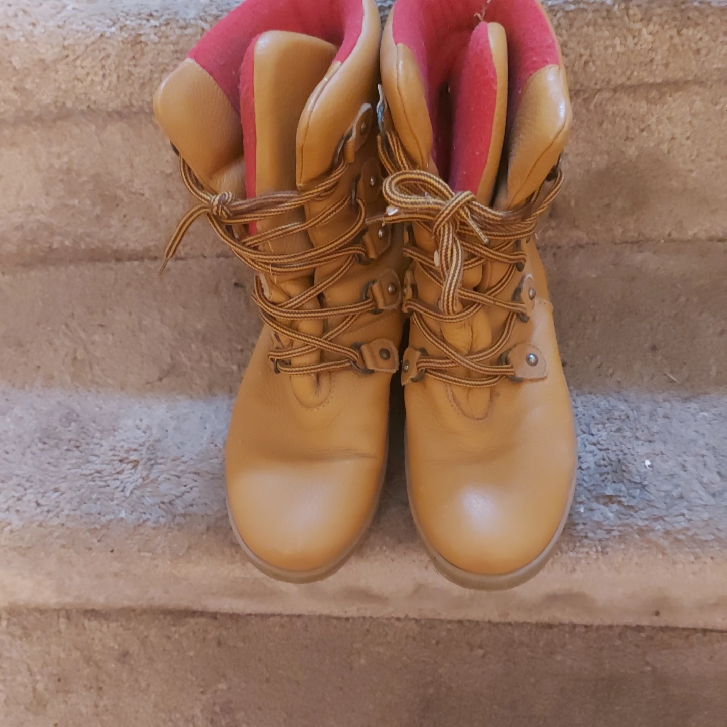Cougar Tan Leather Lace-Up Boots