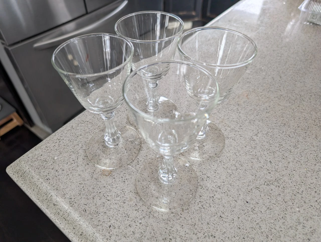 Set of 4 Clear Glass Cocktail Glasses - photo 2