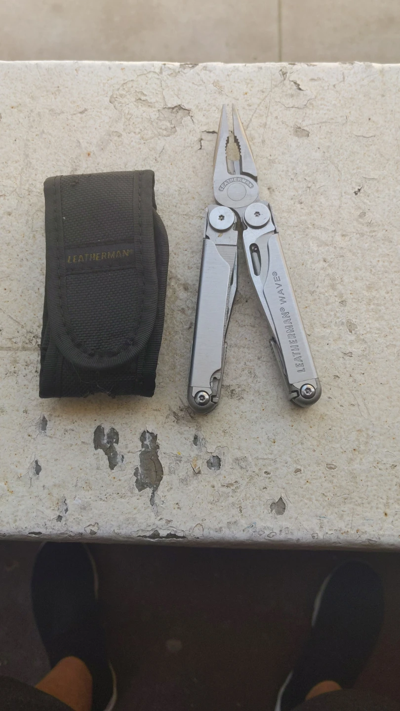 Leatherman Wave Multi-Tool with Sheath