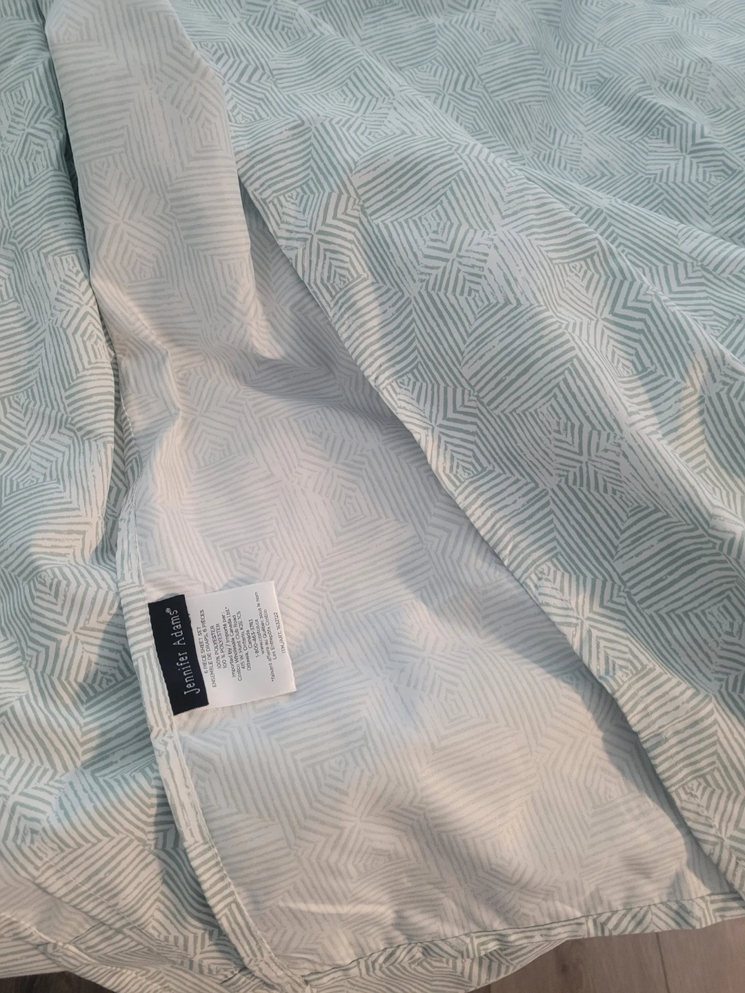 Jennifer Adams queen size flat sheet - photo 2