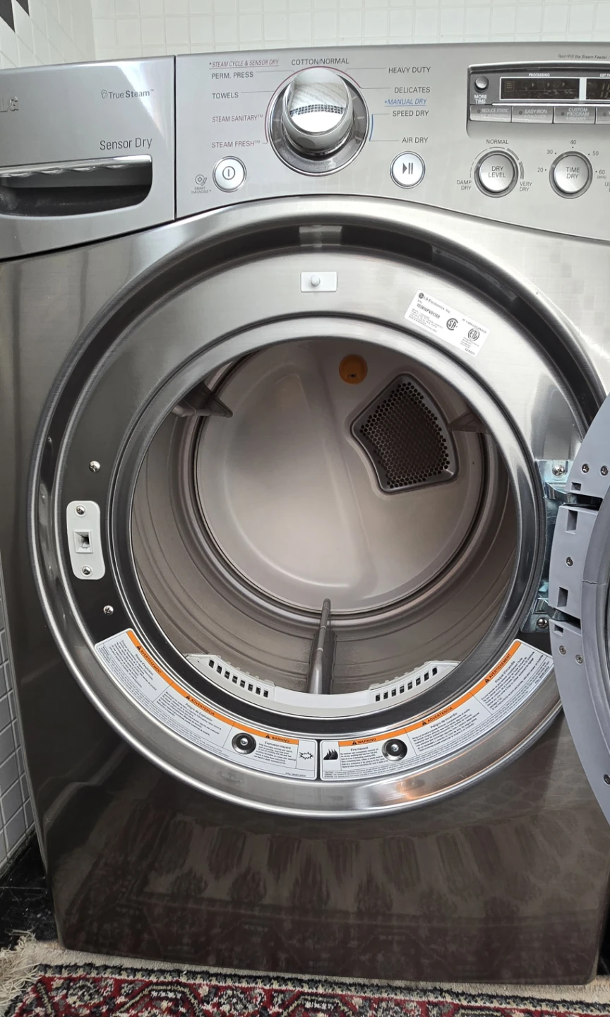 LG TrueSteam Washer and Dryer Set - photo 2