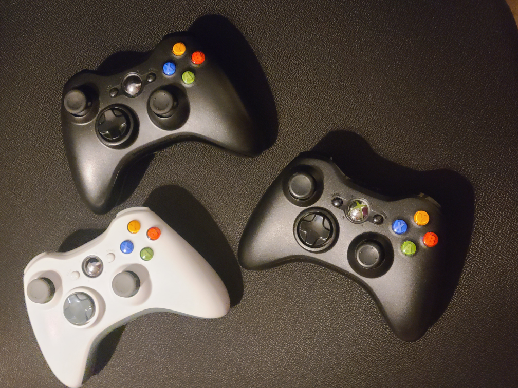 Xbox 360 Console with 3 Controllers - photo 5