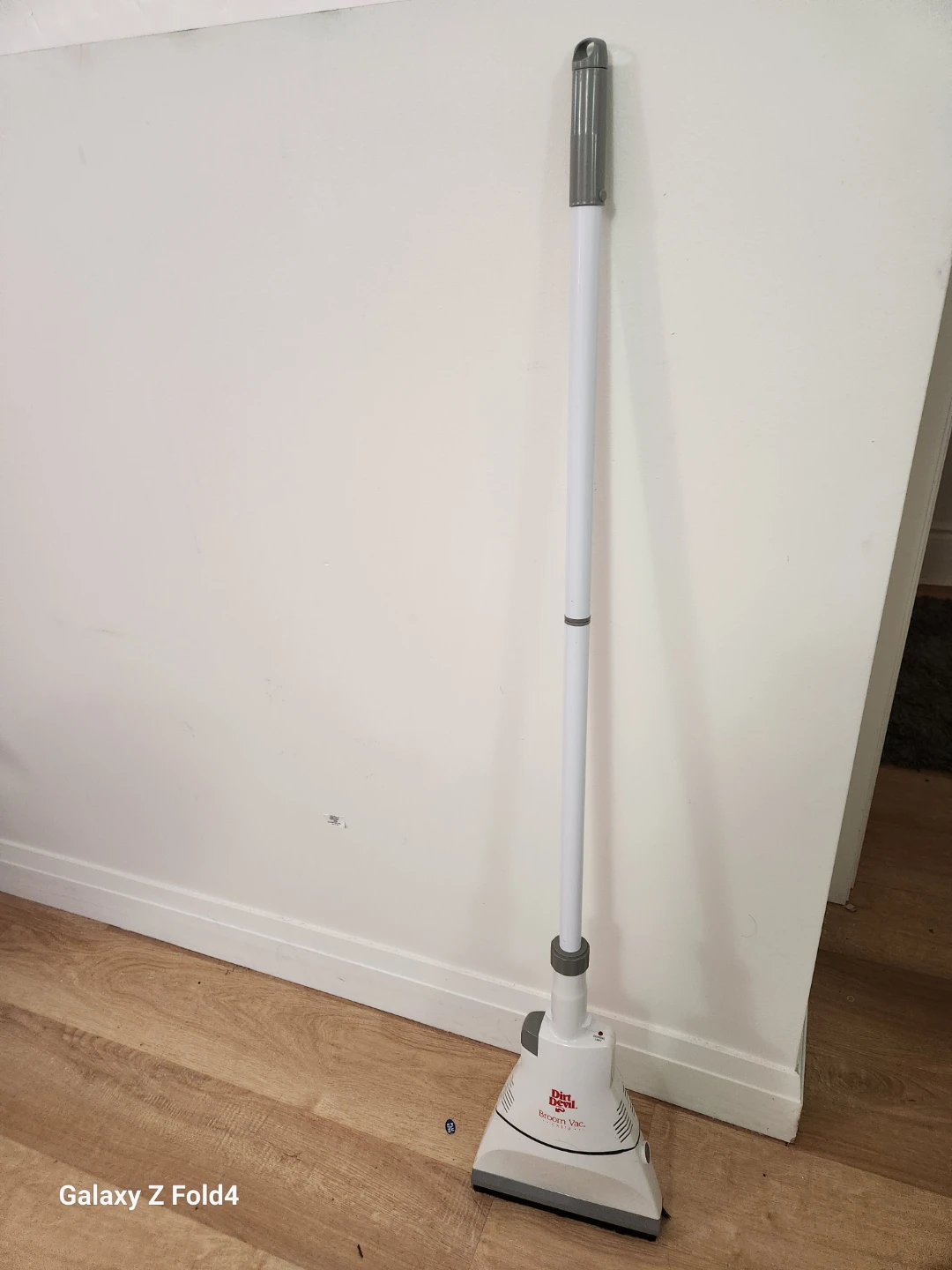 Dirt Devil Broom Vac Extra BV2010 Cordless Vacuum - photo 3