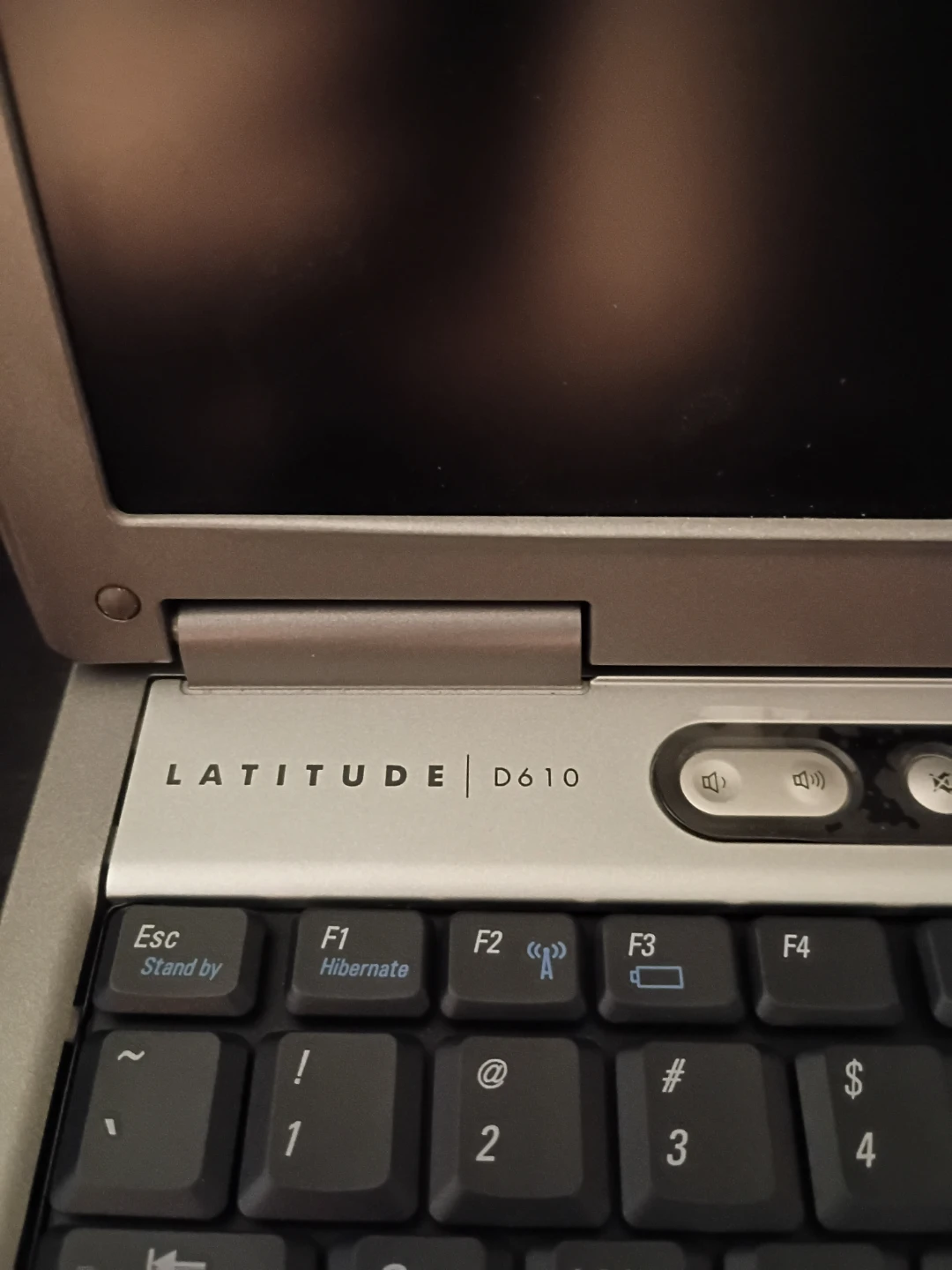 Dell Latitude D610 Laptop - photo 2
