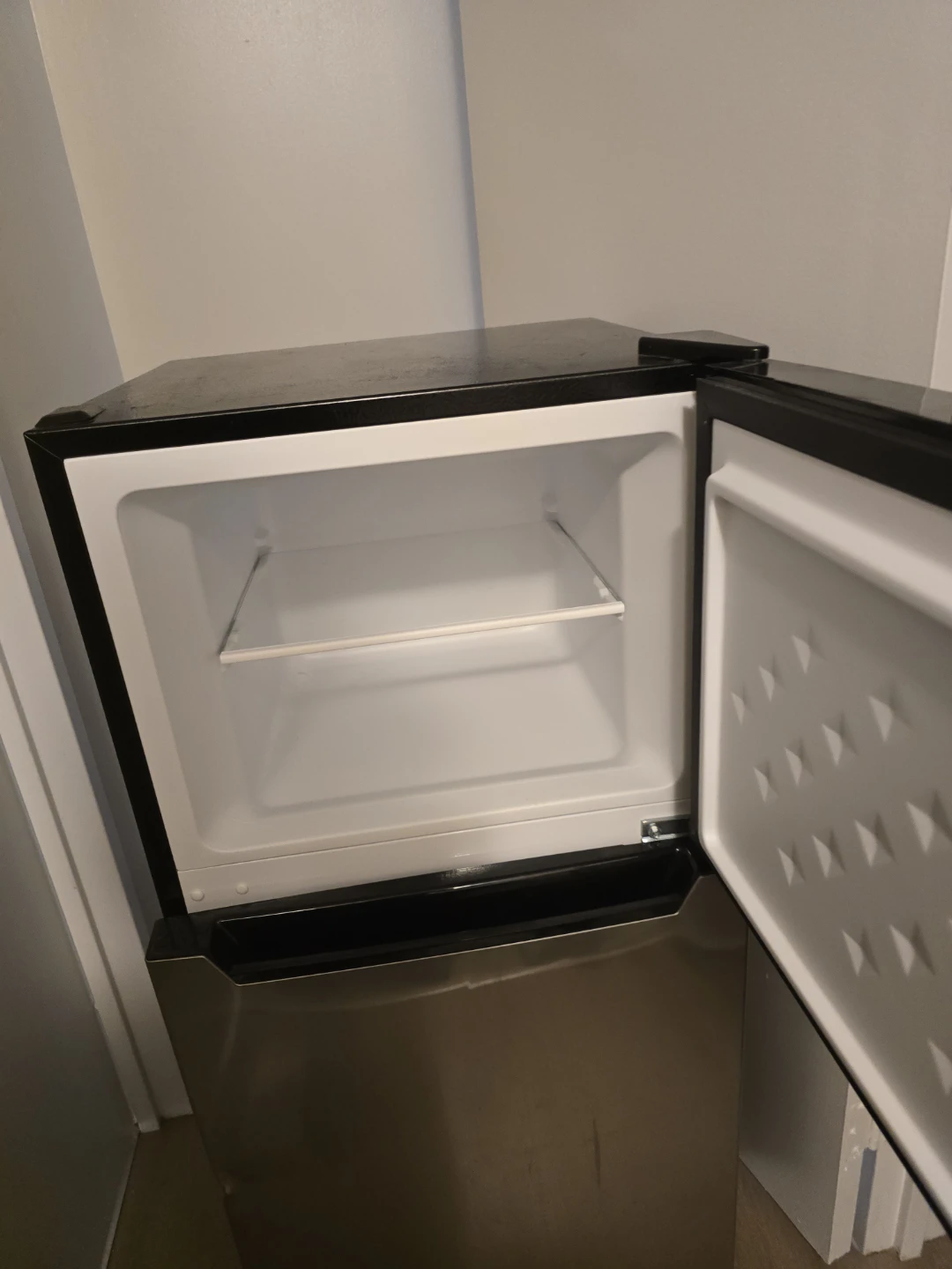Danby Mini Fridge - photo 4