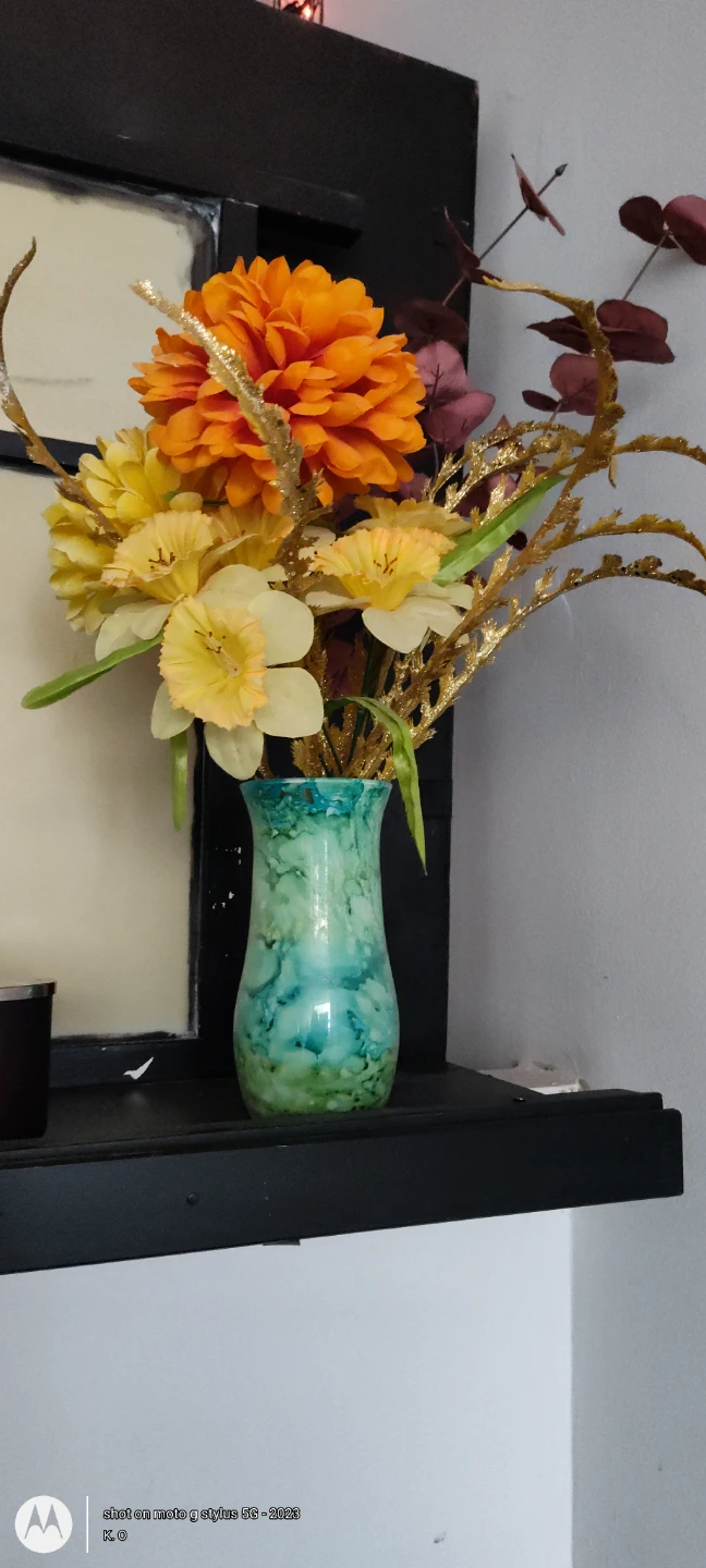 🌱Free fake flowers with vase