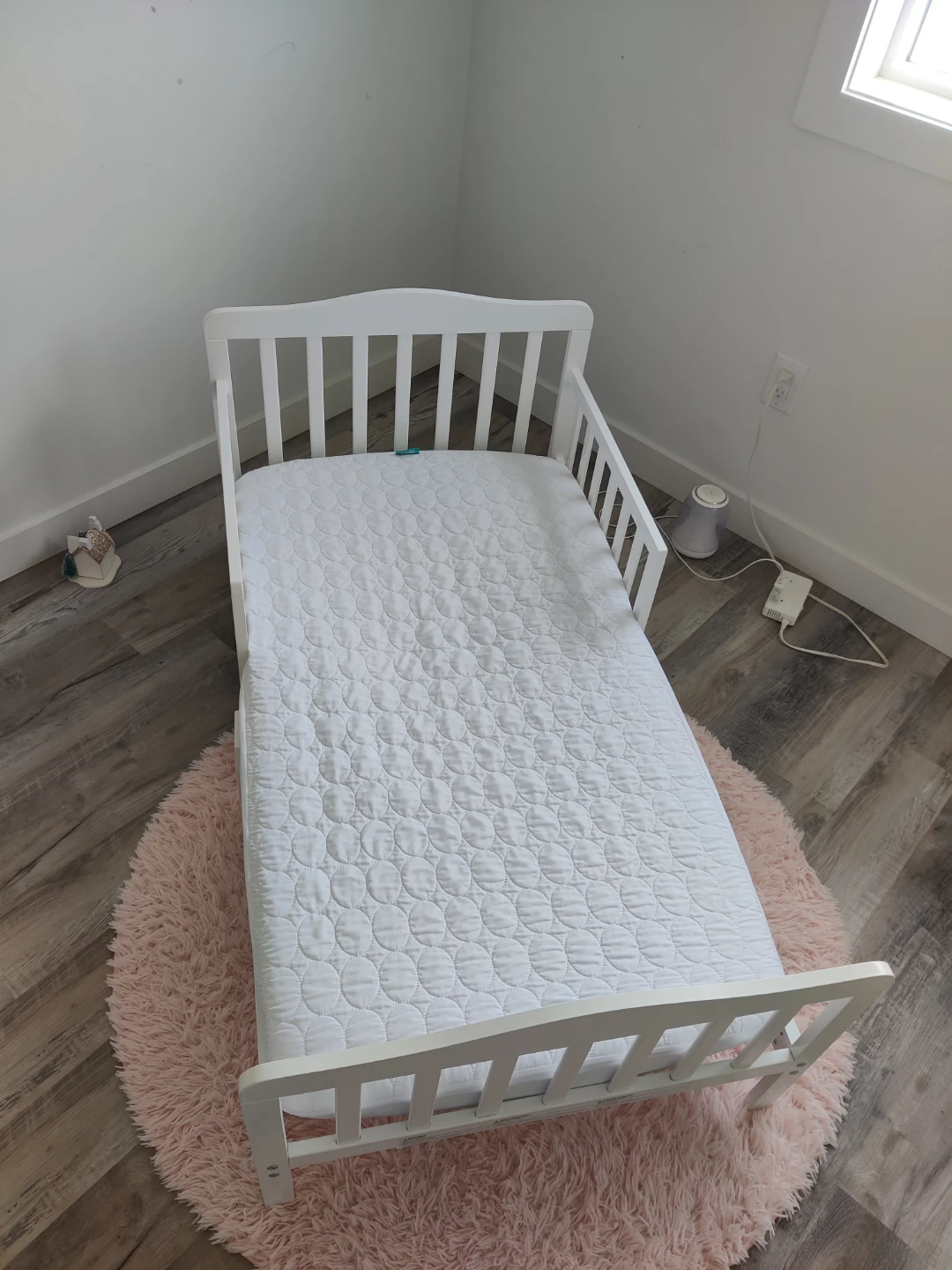 White Toddler Bed with Mattress & Mattress protector
