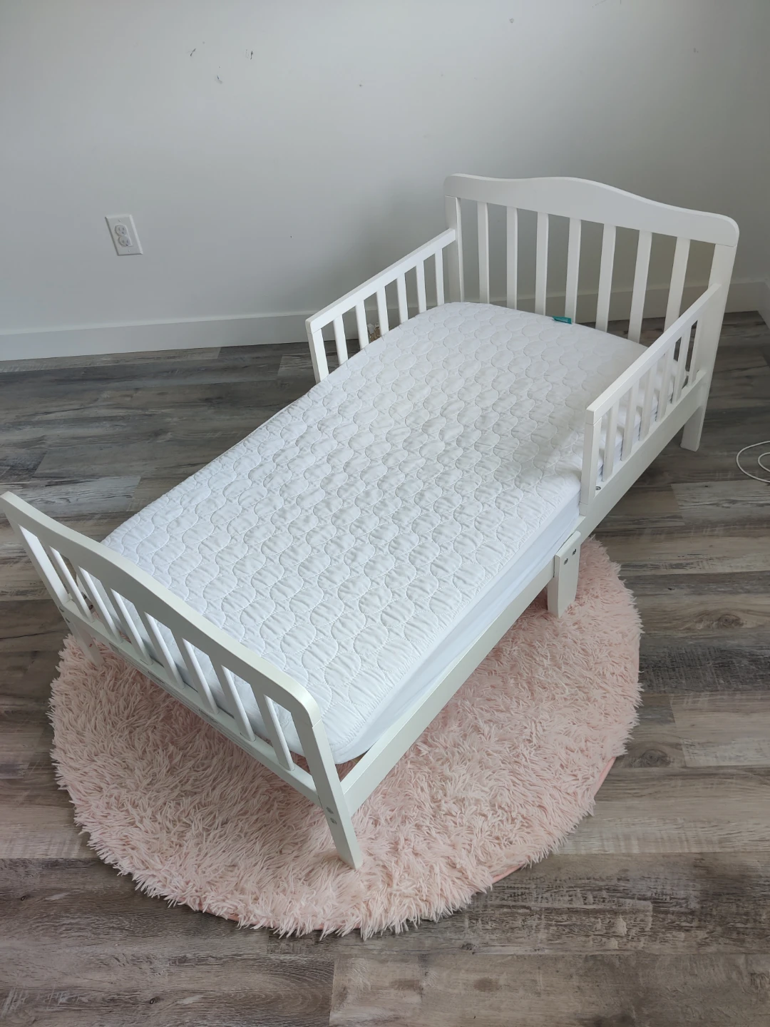 White Toddler Bed with Mattress & Mattress protector - photo 5