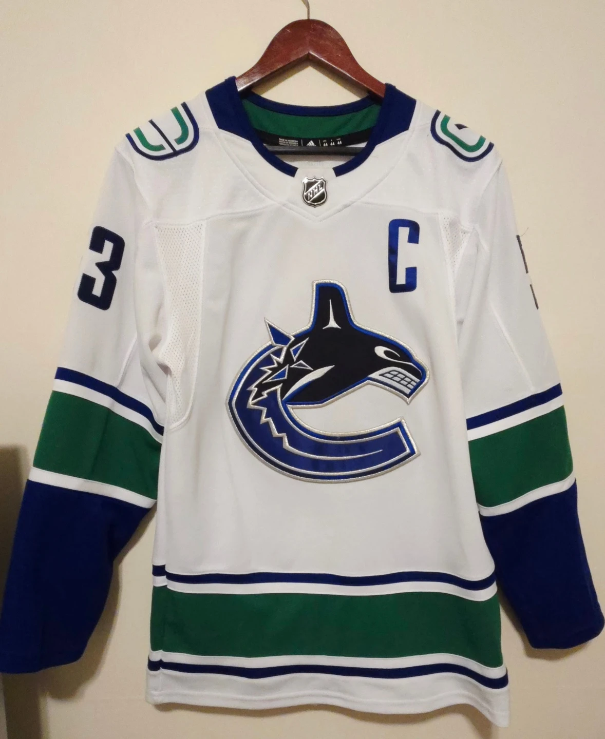 ⭐FINAL MARKDOWN ⭐Canucks Bo Horvat #53 Official NHL On-Ice - photo 3