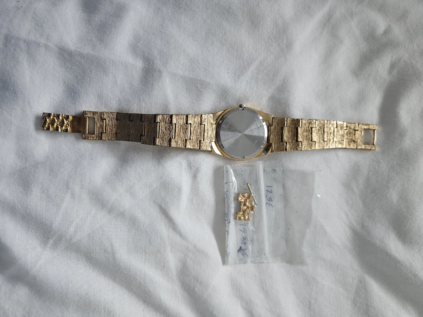 $65 Japan Movt Waltham Quartz Men’s Gold Colored Strap  Stones - photo 2