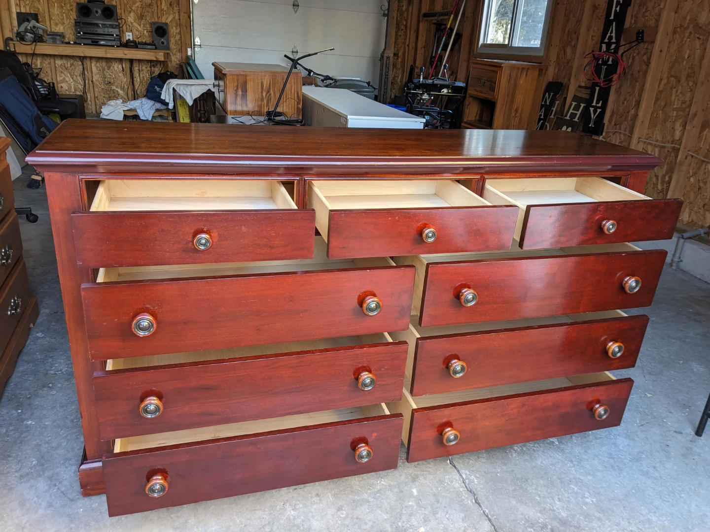9 Drawer Dresser in Solid Wood - photo 2