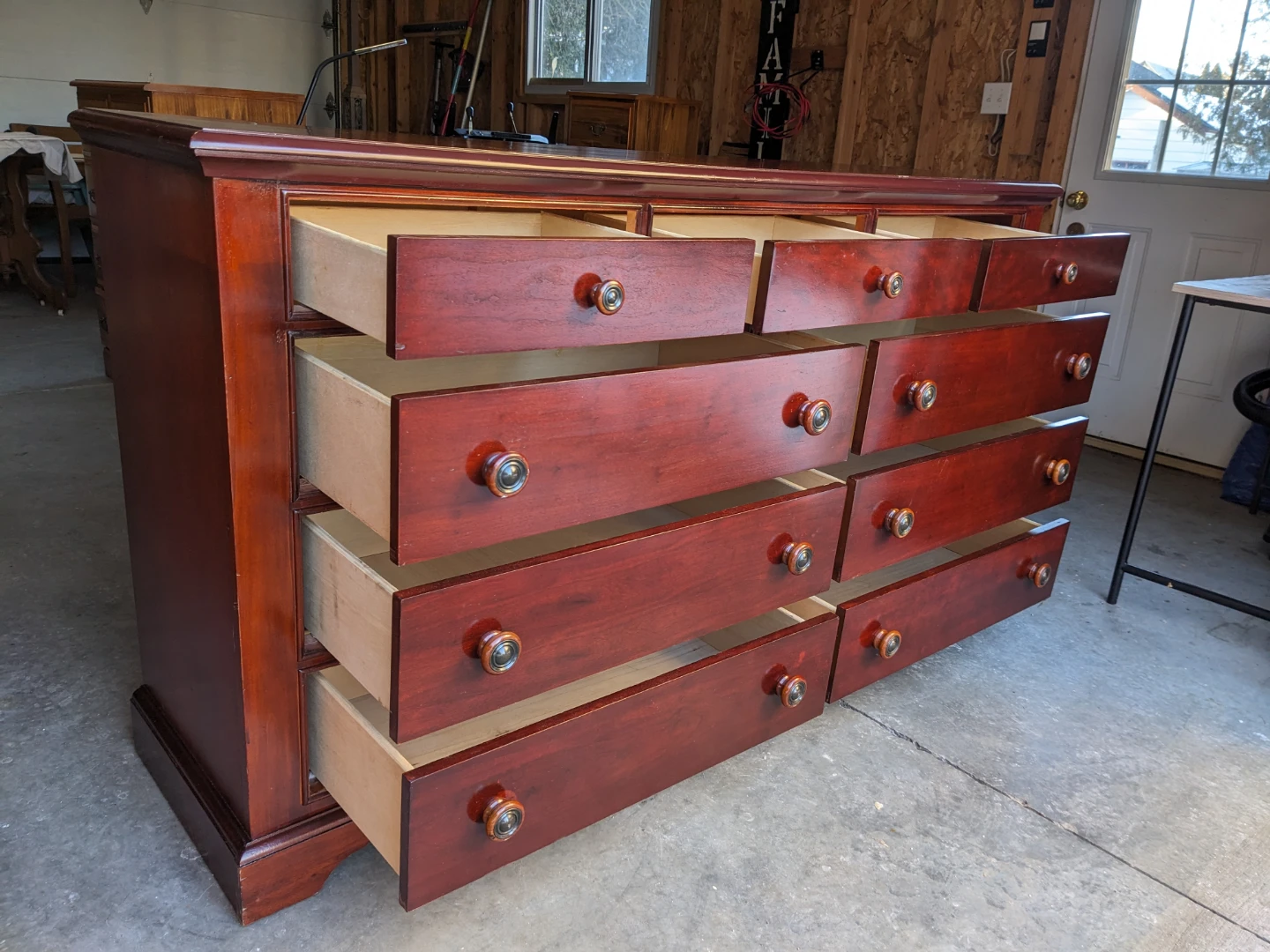 9 Drawer Dresser in Solid Wood - photo 3