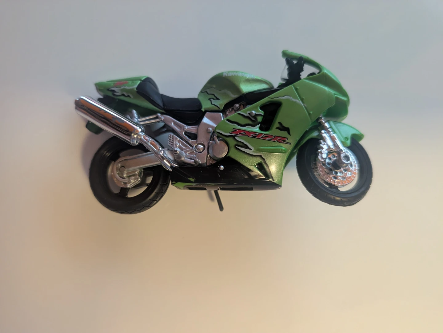 Green Kawasaki Ninja ZX-12R Diecast Motorcycle Model - photo 2