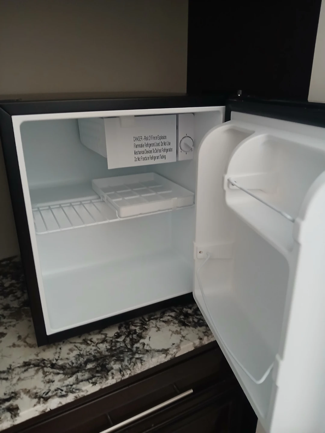 🥕 Kenmore Compact Refrigerator 1.7 Cu. Ft. Black - photo 3