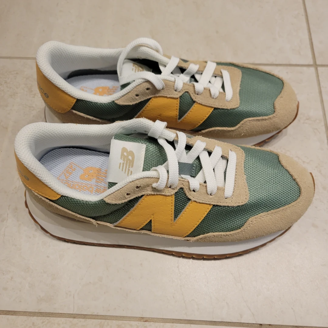 BRAND NEW - New Balance 237 Sneakers - Green & Yellow