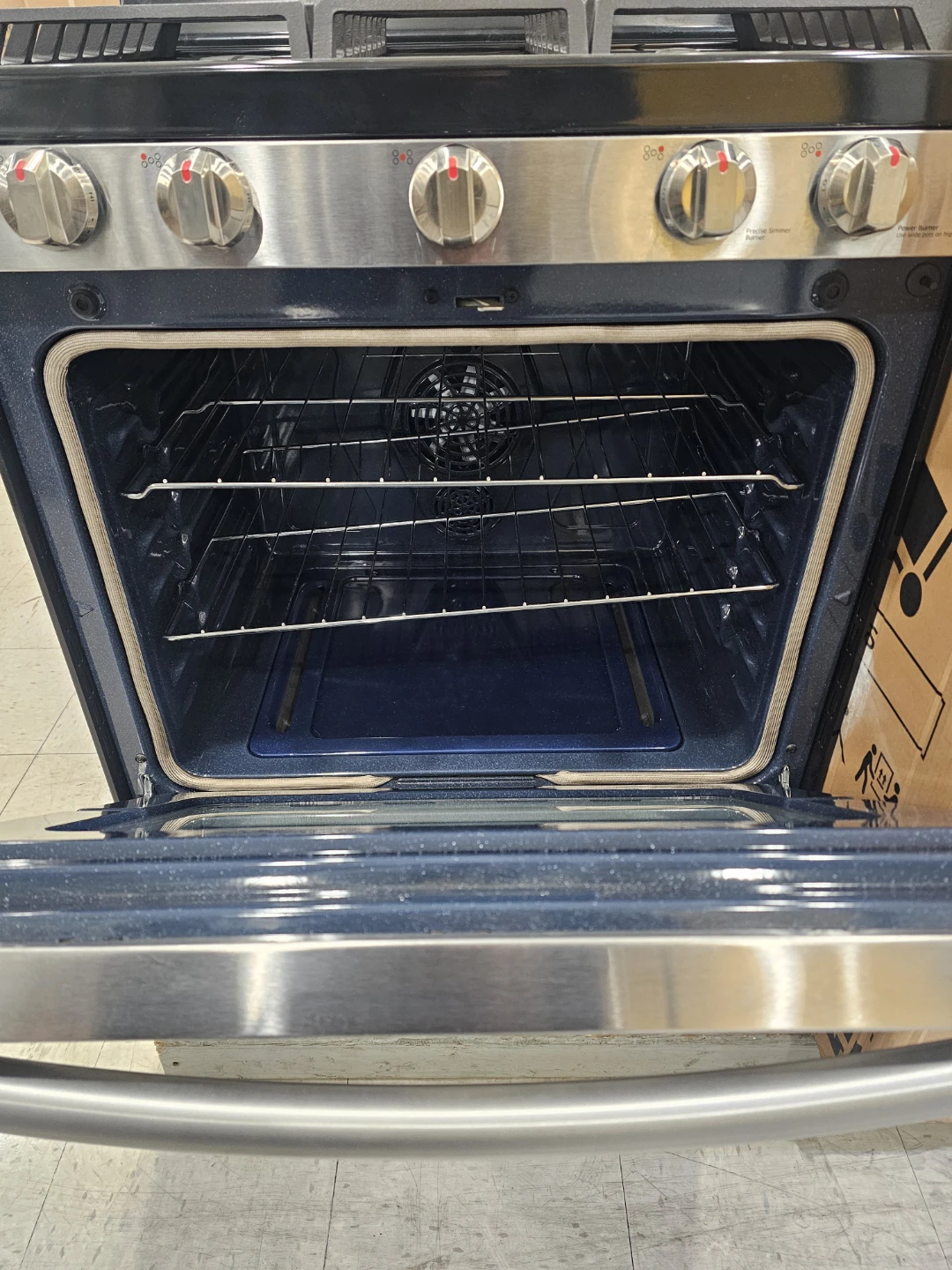 Samsung 30in Stainless steel gas stove - photo 2