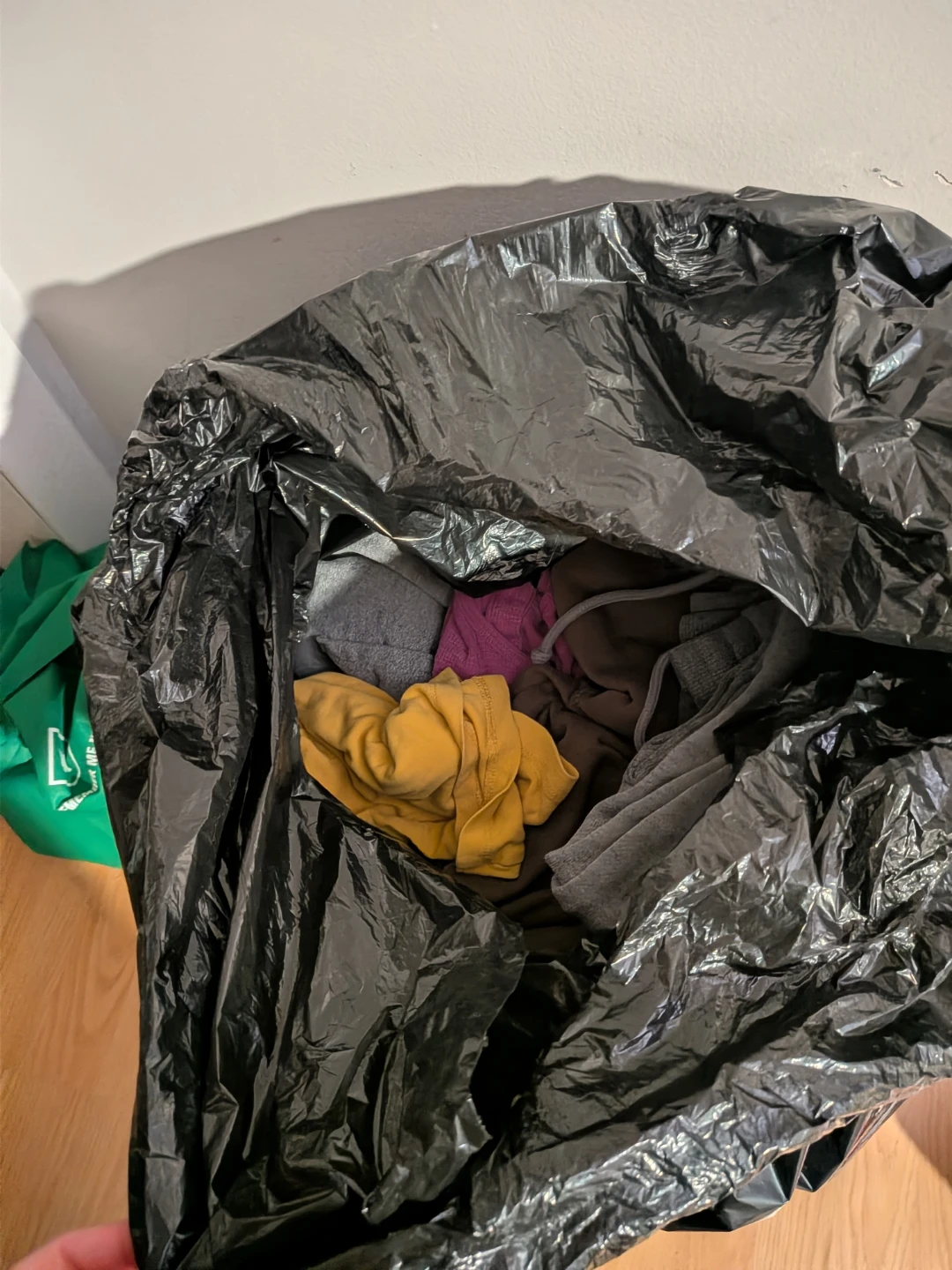 Bag of assorted clothing items - photo 2