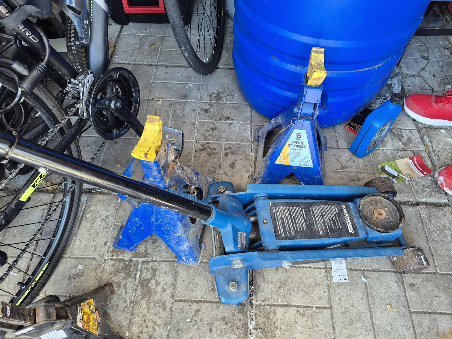 Certified 3 Ton Garage Jack plus stands