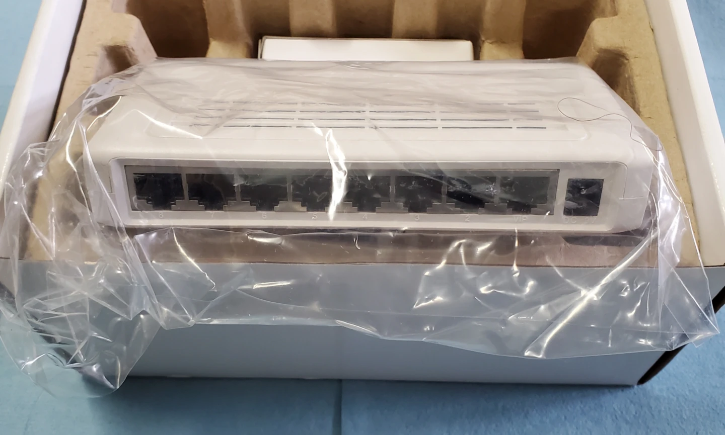 🥕 ASUS GX1008B 8-Port 10/100Mbps Switch - photo 4