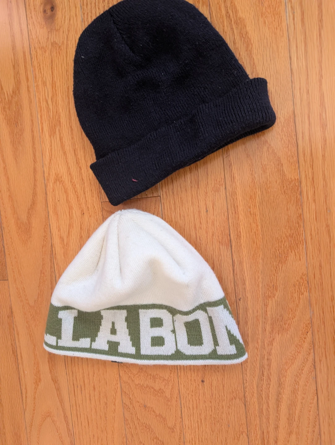 2 Beanies 🧡 - photo 2