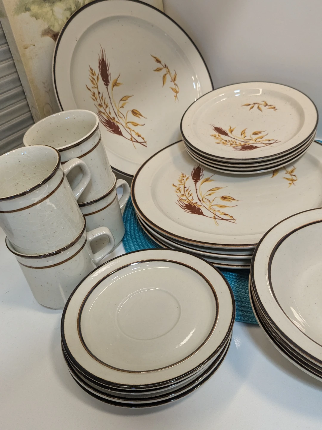 Vintage Speckled Wheat Pattern Dinnerware Setting for 4 - photo 4