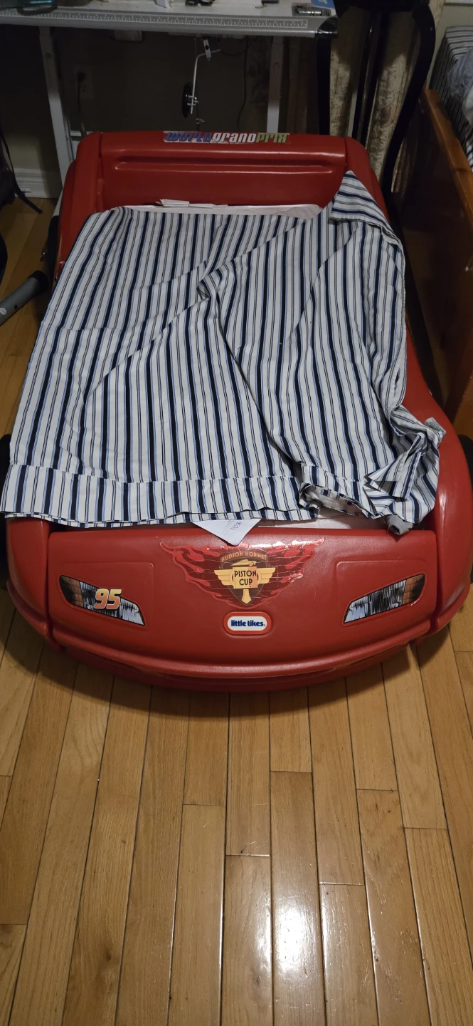 Little Tikes Lightning McQueen Race Car Toddler Bed