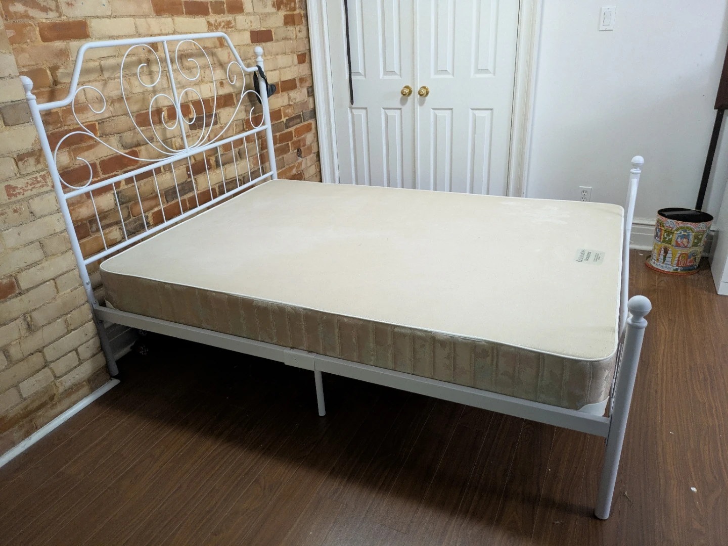 Bed /Mattress base - double
