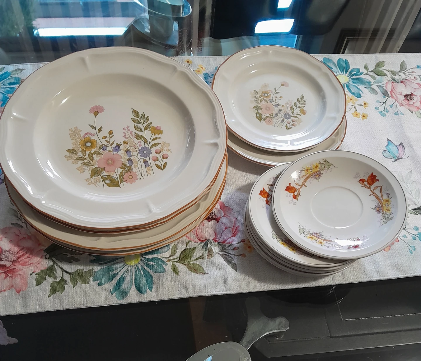 Vintage Floral Dinnerware Set