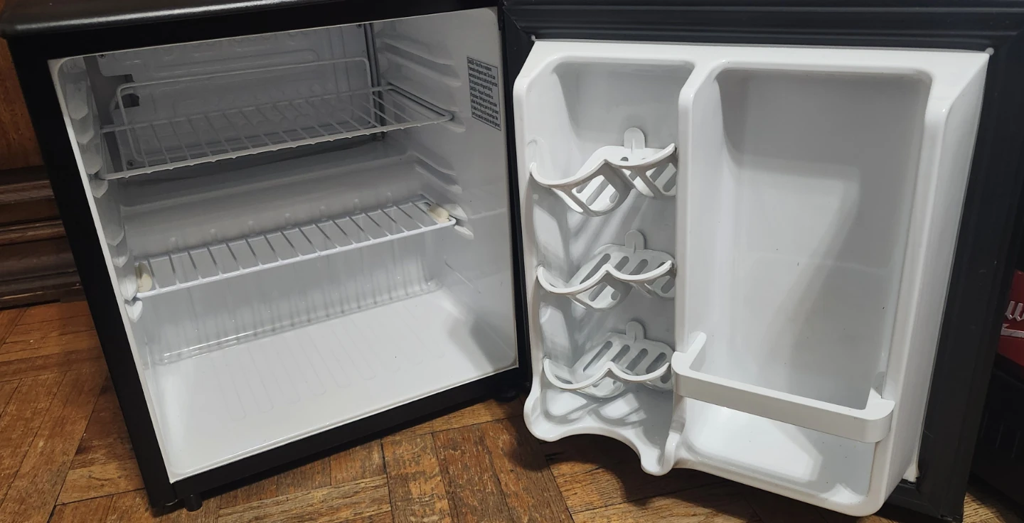Danby Mini Fridge - photo 3