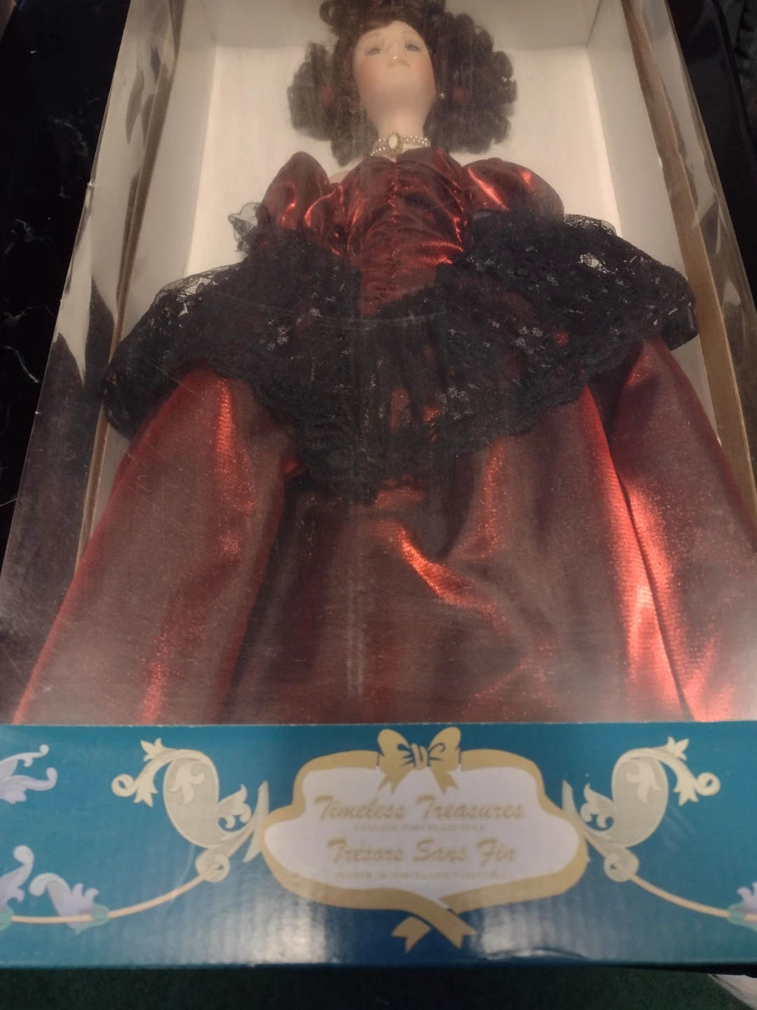 Timeless Treasures "Trésors Sans Fin" Porcelain Doll - photo 4