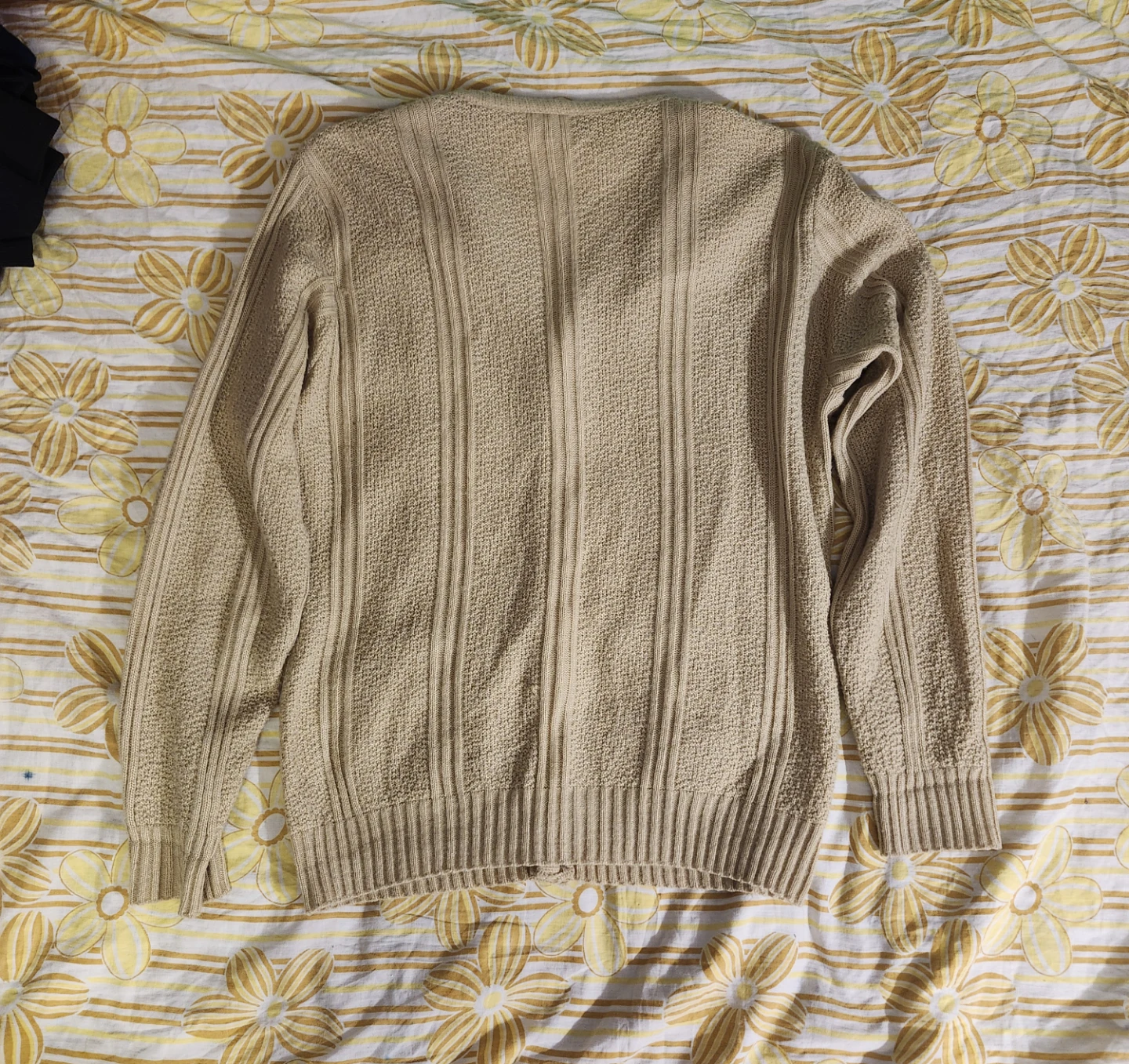 Tan vintage cardigan with knit design - photo 2
