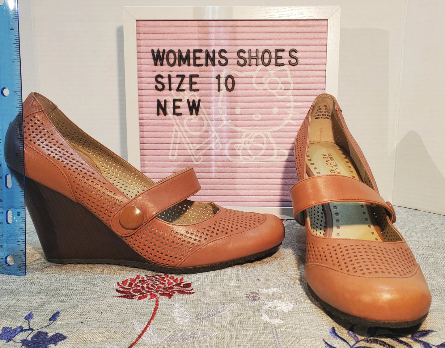 Kenneth Cole Reaction Womens Perforated Wedge Shoes - Size 10