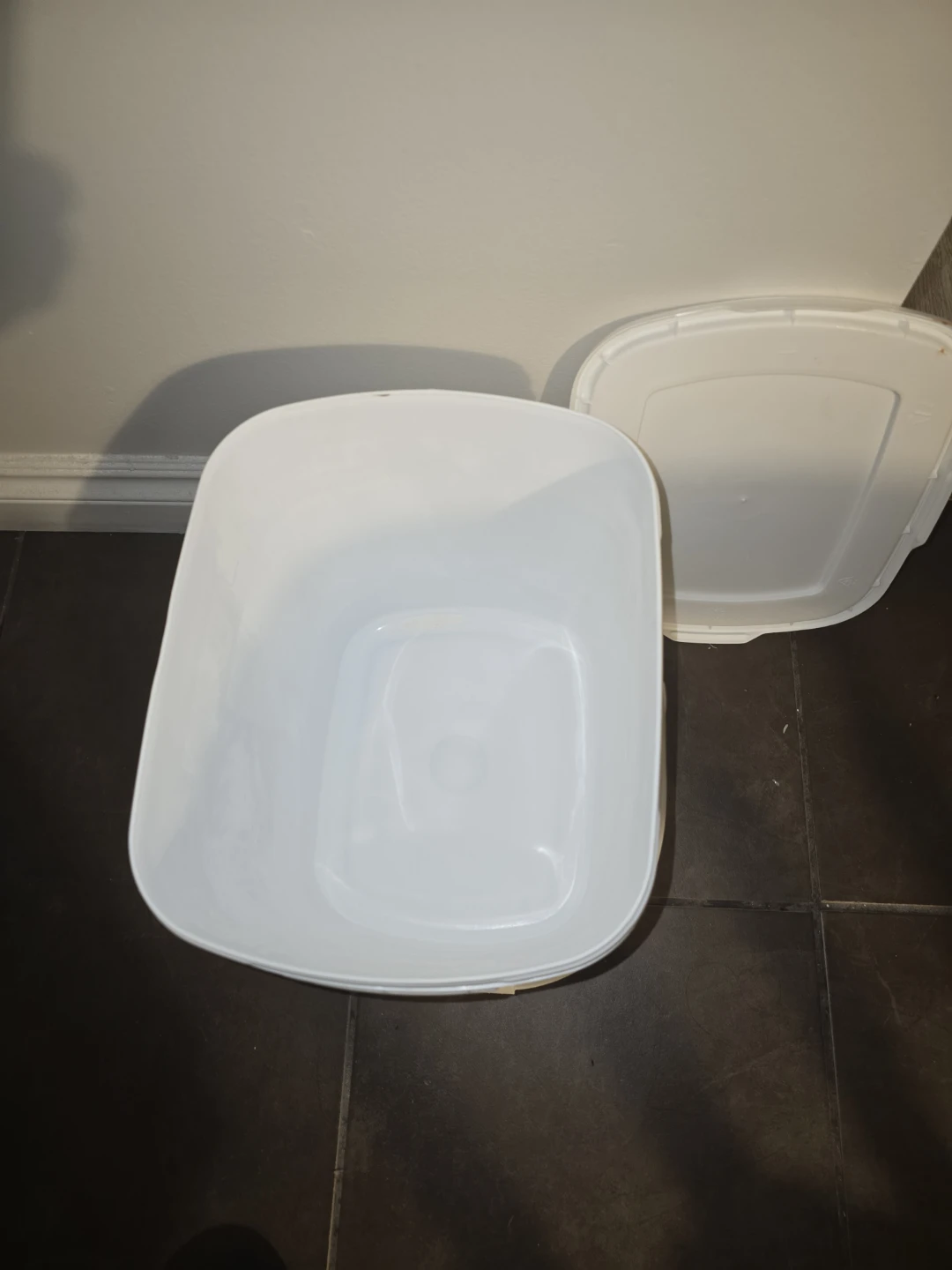 White Plastic Bucket with Lid and Handle - photo 2